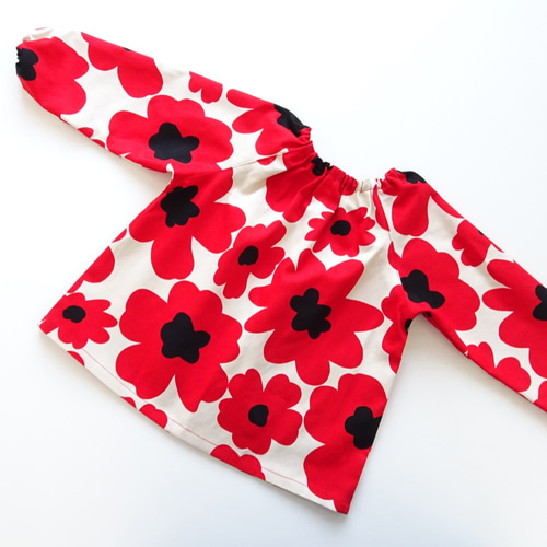 選べるサイズ・ポケット・ループ！大きな花柄スモック《レッド》80