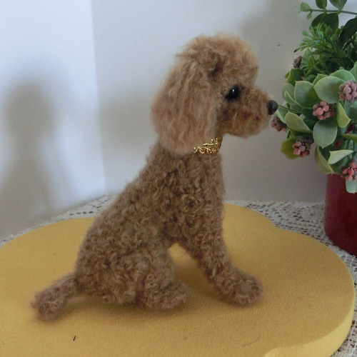 羊毛フェルト トイプードル座り姿 レッド 犬 羊毛フェルト Daisy 通販