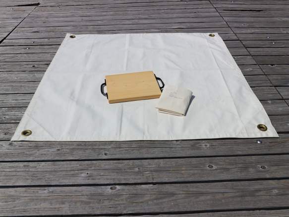 【夏の浜辺に持っていきたい！】帆布レジャーシートと木製プレートのピクニックセット 1枚目の画像