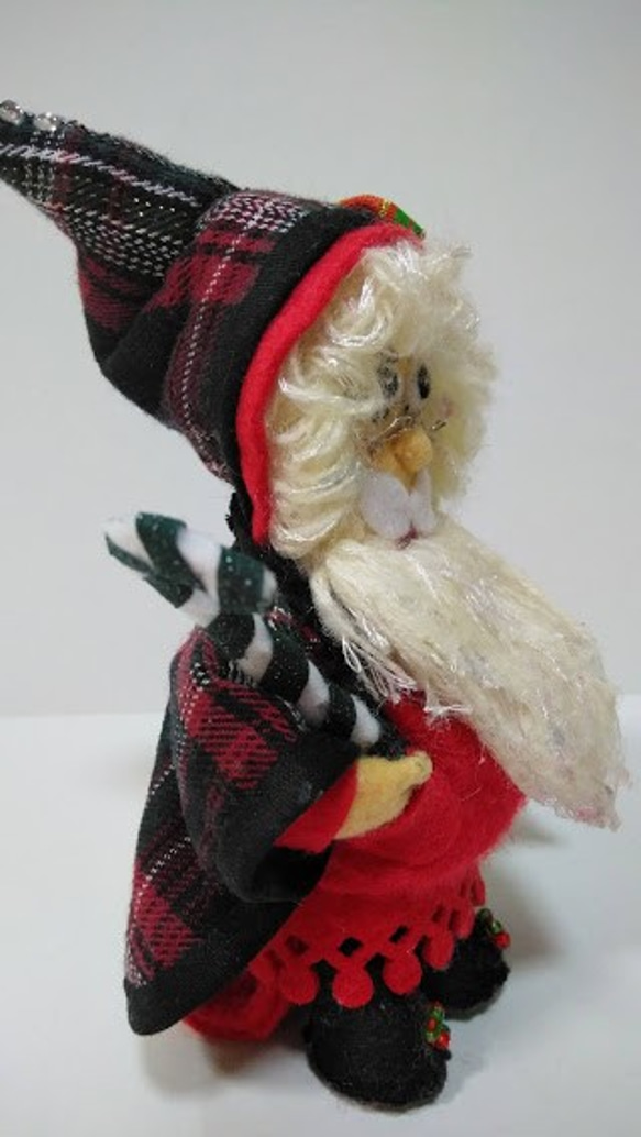 『オシャレなサンタさん』創作人形　クリスマス　 サンタクロース　ソリ　プレゼントフェルト人形　ぬいぐるみ 5枚目の画像