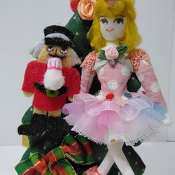 『くるみ割り人形』創作人形　プレゼント　クリスマスツリー　 バレエ　ドイツ　チャイコフスキー　　　　　　　　 1枚目の画像