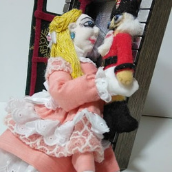 『くるみ割り人形の夢』クリスマスプレゼント　　クララ　バレエ　チャイコフスキー　創作人形　額縁人形　 3枚目の画像