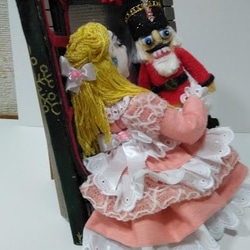 『くるみ割り人形の夢』クリスマスプレゼント　　クララ　バレエ　チャイコフスキー　創作人形　額縁人形　 5枚目の画像
