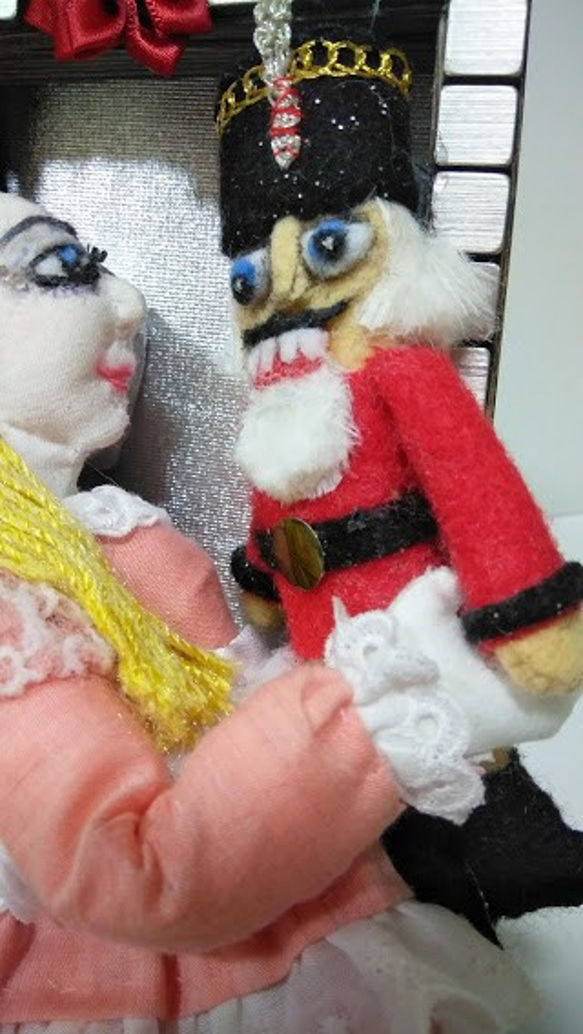 『くるみ割り人形の夢』クリスマスプレゼント　　クララ　バレエ　チャイコフスキー　創作人形　額縁人形　 10枚目の画像