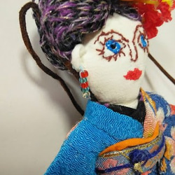 『ミス着物レディー』創作人形　プレゼント　着物　青い目　ドールチャーム　バックチャーム　オシャレなドール　青い目の外人 2枚目の画像