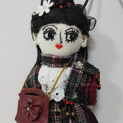 『オシャレなオフィスレディー』可愛い　創作人形　プレゼント　黒髪　ドールチャーム　バックチャーム　オシャレな黒髪美人 1枚目の画像