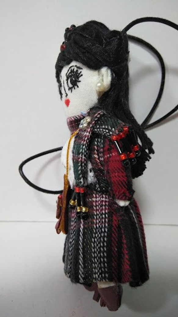 『オシャレなオフィスレディー』可愛い　創作人形　プレゼント　黒髪　ドールチャーム　バックチャーム　オシャレな黒髪美人 4枚目の画像