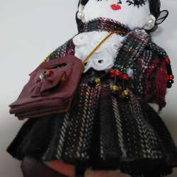 『オシャレなオフィスレディー』可愛い　創作人形　プレゼント　黒髪　ドールチャーム　バックチャーム　オシャレな黒髪美人 5枚目の画像