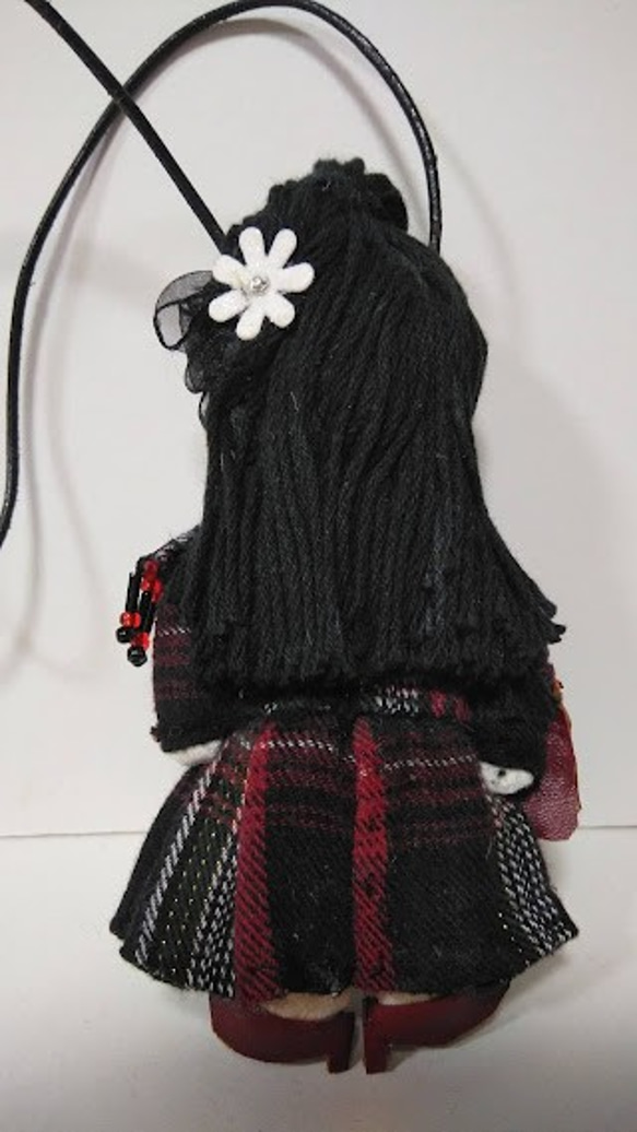 『オシャレなオフィスレディー』可愛い　創作人形　プレゼント　黒髪　ドールチャーム　バックチャーム　オシャレな黒髪美人 7枚目の画像