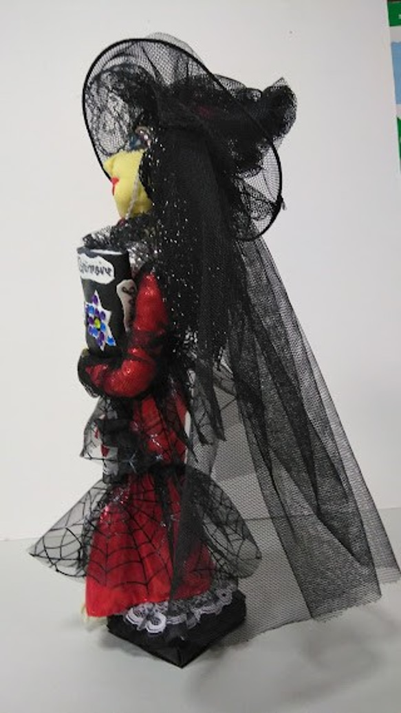 『赤いドレスの魔女さん』魔女人形　グリモア魔導書　ウイッチ　スカル　創作人形　プレゼント　オシャレ 4枚目の画像