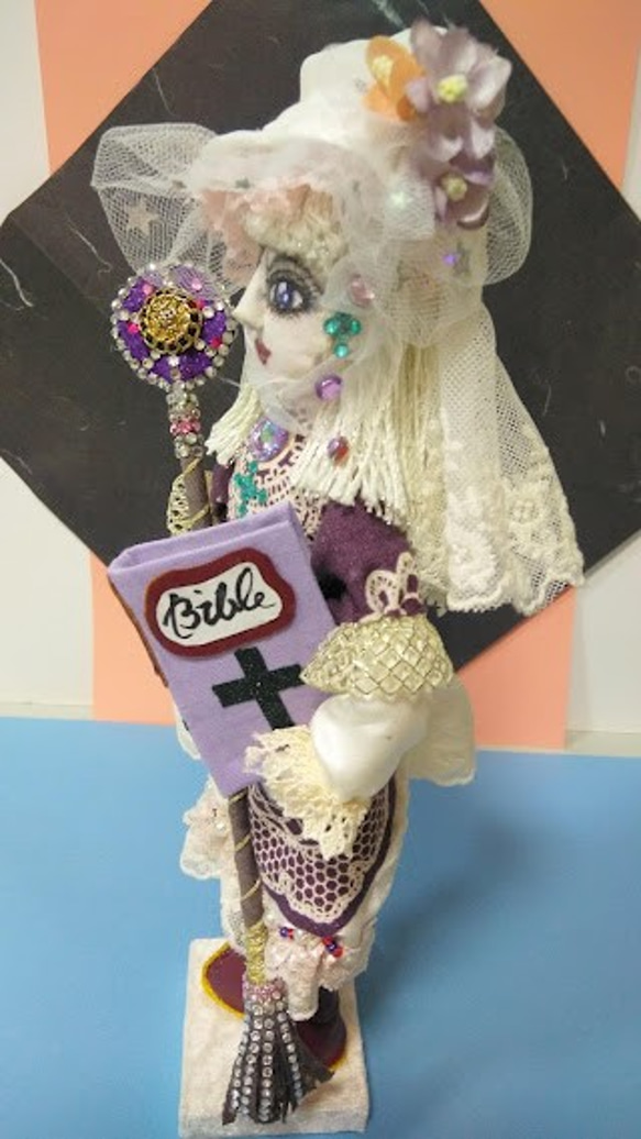 『魔法のステッキを持った白魔女さん』魔女人形　オシャレ　創作人形　バイブル　　ウイッチ　オシャレ　ロッド　十字架 7枚目の画像