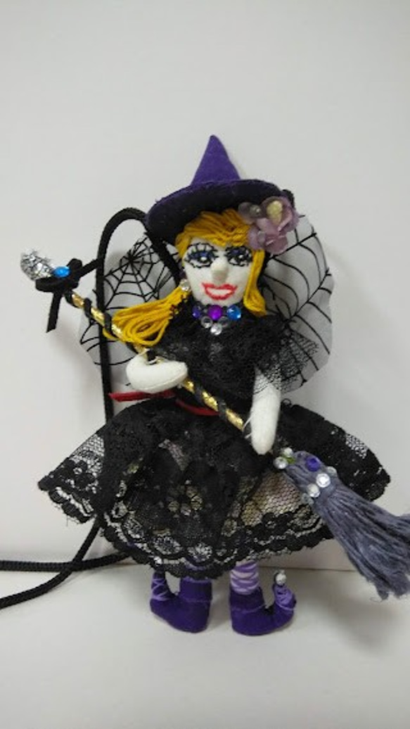 『小さな魔女さん』魔女人形　魔法のほうき　オシャレ　プレゼント　創作人形　バックチャーム　ハロウィン 1枚目の画像
