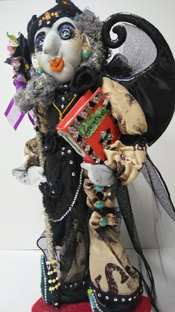 『ロッドを持つ魔女さん』魔女人形　魔法の杖.ロッド　魔導書　アルカイックスマイル　オシャレ　創作人形　 3枚目の画像