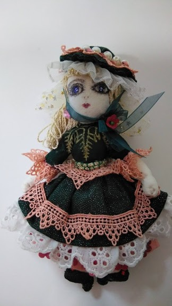 『小さな小さな淑女　マドモアゼル』創作人形　プレゼント　ロココ調　中世　アンティークドール　オシャレなぬいぐるみ 1枚目の画像