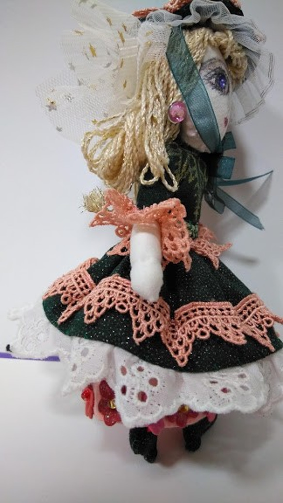 『小さな小さな淑女　マドモアゼル』創作人形　プレゼント　ロココ調　中世　アンティークドール　オシャレなぬいぐるみ 6枚目の画像