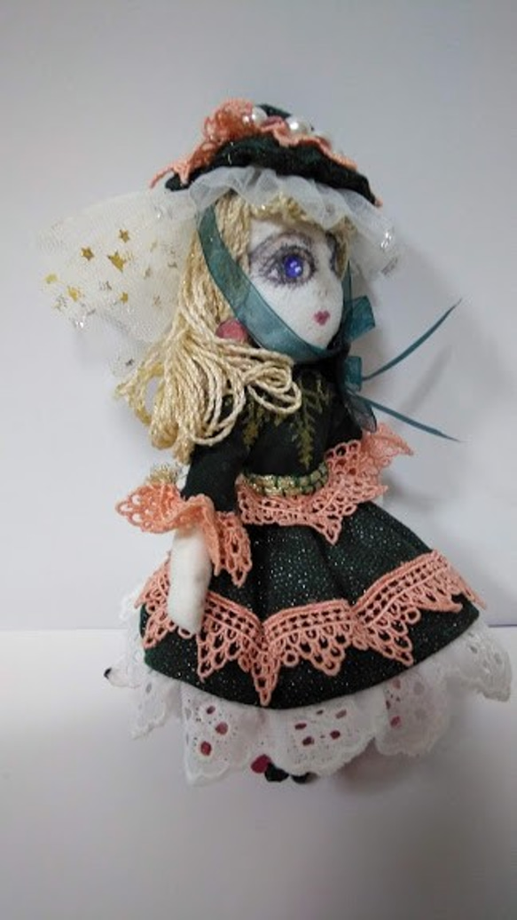 『小さな小さな淑女　マドモアゼル』創作人形　プレゼント　ロココ調　中世　アンティークドール　オシャレなぬいぐるみ 7枚目の画像
