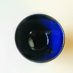 k-042 青釉点文様飯碗 2枚目の画像