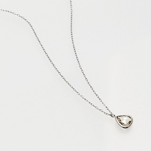 毎日着けたい！シンプルな一粒ダイヤのプラチナネックレス ローズ