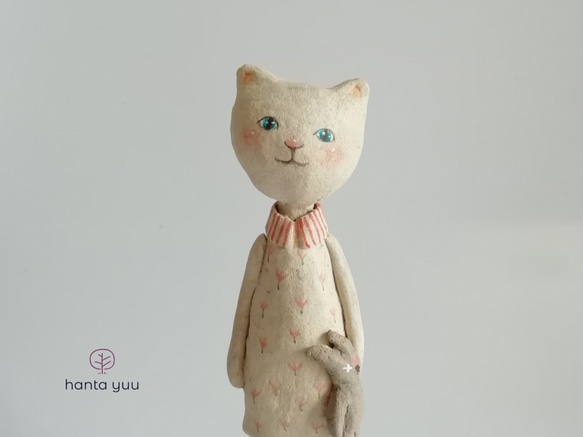 白猫ちゃんとうさぎの人形 2枚目の画像