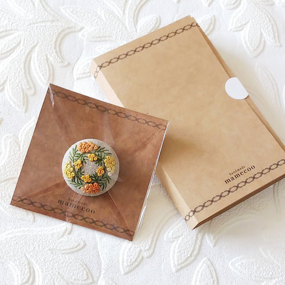 手刺繍のミモザブローチ【イエロー×オレンジ/グレージュ】〈MIMOZA〉 6枚目の画像