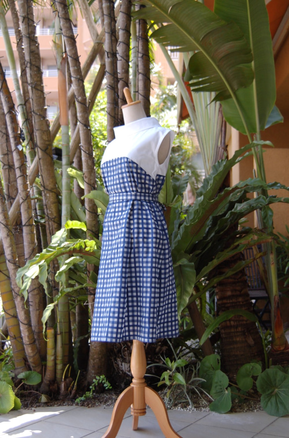 （M）藍色方格格紋兩色卷狀彩色度假前褶Dress連衣裙 第5張的照片