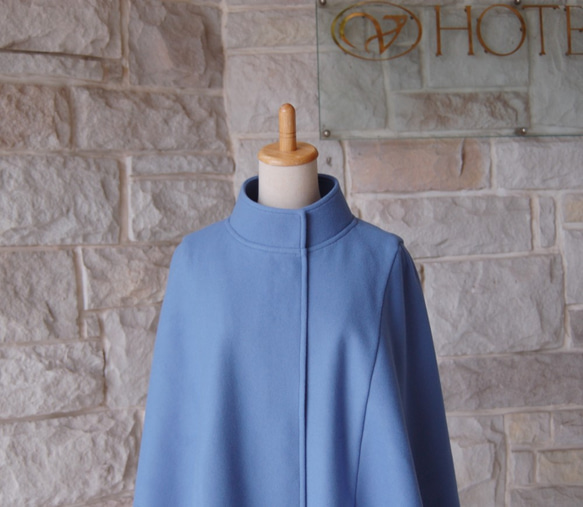【Elegant Cape Coat】清爽優雅淡藍色立領（立領）帶背軛 第2張的照片