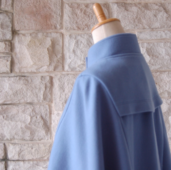 【Elegant Cape Coat】清爽優雅淡藍色立領（立領）帶背軛 第7張的照片