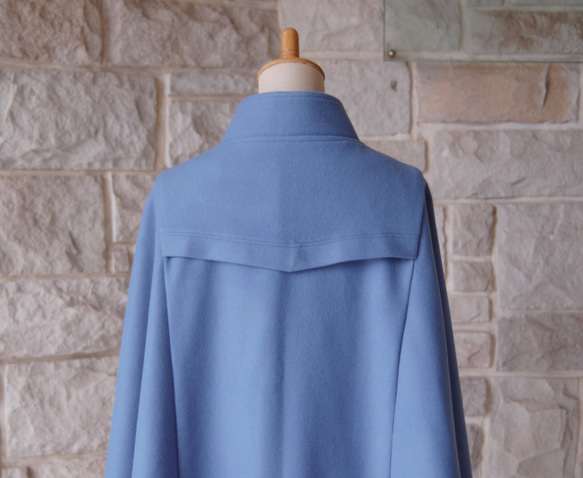 【Elegant Cape Coat】清爽優雅淡藍色立領（立領）帶背軛 第8張的照片