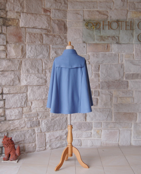 【Elegant Cape Coat】清爽優雅淡藍色立領（立領）帶背軛 第9張的照片