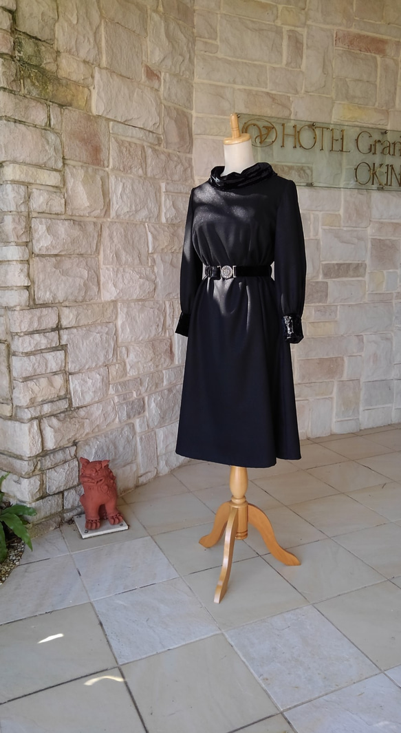 （M）me腳色的黑色小禮服古典禮服八分之一袖天鵝絨 第8張的照片