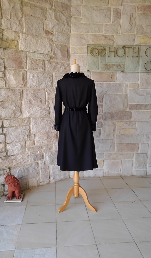 （M）me腳色的黑色小禮服古典禮服八分之一袖天鵝絨 第10張的照片