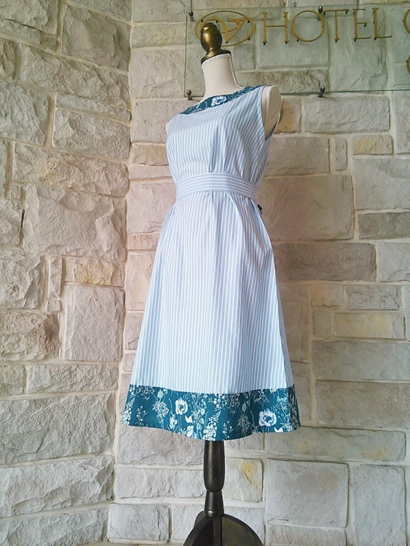 愛麗絲夢遊仙境》成人可以穿古典條紋連衣裙（M） 第6張的照片