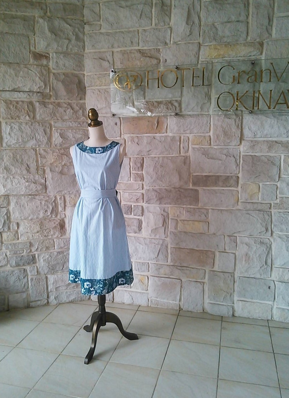 愛麗絲夢遊仙境》成人可以穿古典條紋連衣裙（M） 第8張的照片