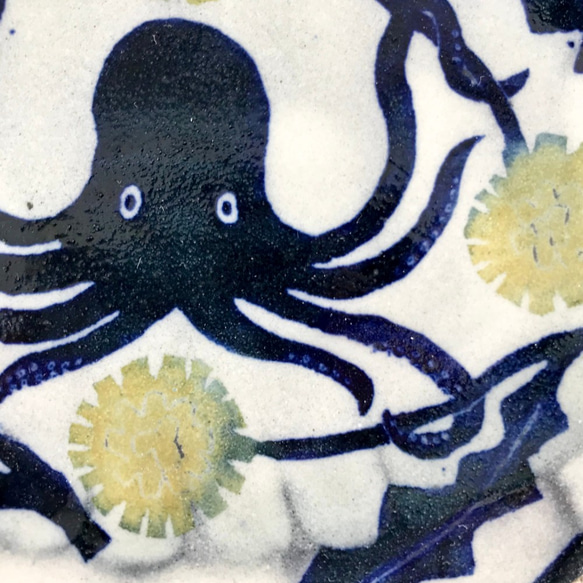 「粉引き染付皿　四つ花形　タコとたんぽぽ」ブルー　ホワイト　タンポポ　蛸　 3枚目の画像
