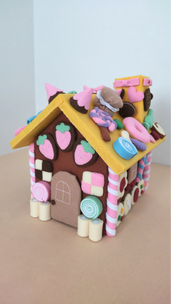 フェルト☆お菓子の家の小物入れ 1枚目の画像