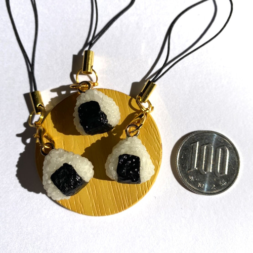 樹脂粘土 おにぎりストラップ その他携帯アクセサリー はん。 通販