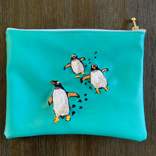 手刺繍 フェイクレザー ペンギン ポーチ ポーチ megucoco 通販