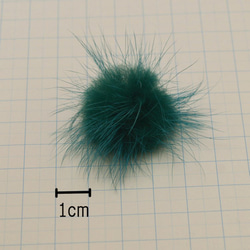 ミンクファーボンボン　エメラルドグリーン2個　3cm 2枚目の画像