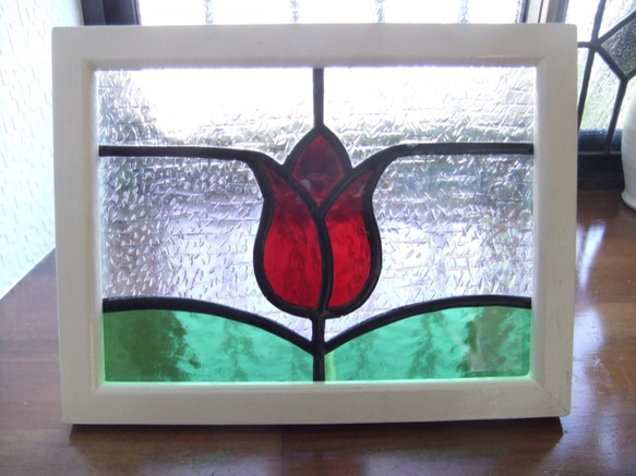 ステンドグラスのパネル－赤いチューリップ－ 2枚目の画像