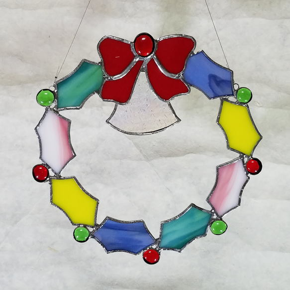ステンドグラス製ステンドグラス　リボンと天使がかわいい　クリスマスリース リボンと天使がかわいい！ステンドグラス製 クリスマスリース リボンと