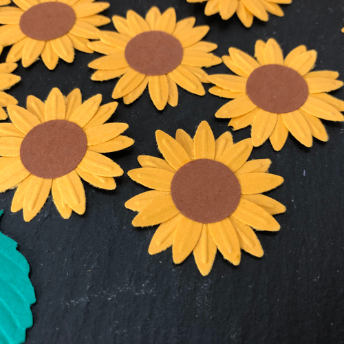 クラフトパンチ　ひまわり　オーダー受付中(*^_^*) クラフトパンチひまわり(50枚×2色) その他素材 ひつじ 通販