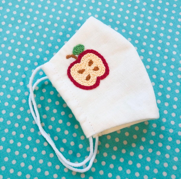 子ども用りんご手刺繍ガーゼマスク 2枚目の画像