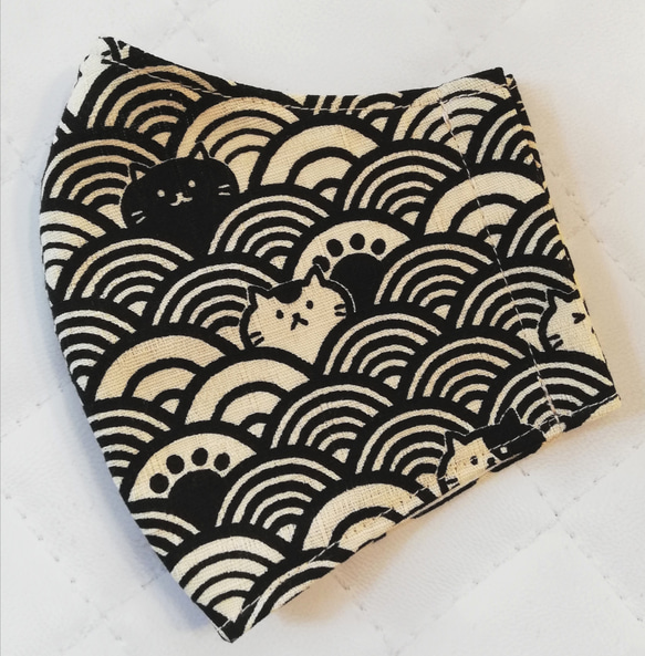 和風猫柄】和柄・青海波に猫ちゃんが可愛い立体マスク 手作り布マスク
