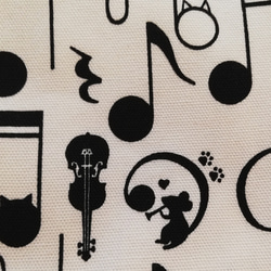 【音符&猫柄】ホワイト　音符♪とネコがオシャレな立体マスク　ピアノ　バイオリン　ラッパ　手作りマスク 4枚目の画像