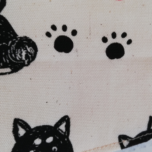 No.435 オーダーマスク　ハンドメイド　マスク　肉球　足跡　犬　猫　足 犬柄】かわいい黒柴ちゃんの立体マスク 柴犬 足跡 ワンちゃんとのお