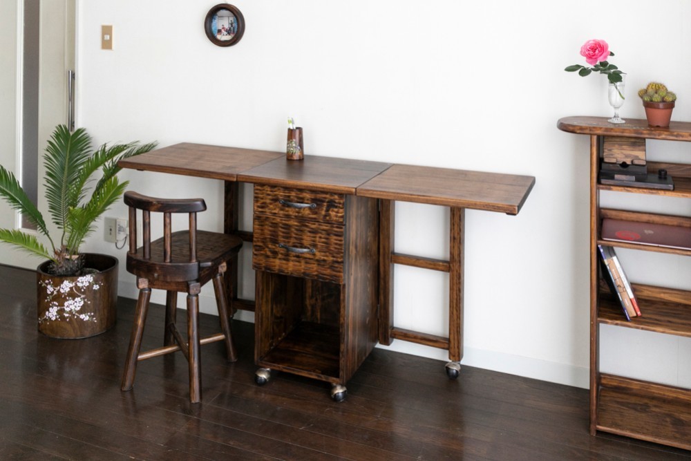 バタフライデスク　折りたためるキャスター付きデスク　お家のワークスペースを心地よく　ワークスペース2020