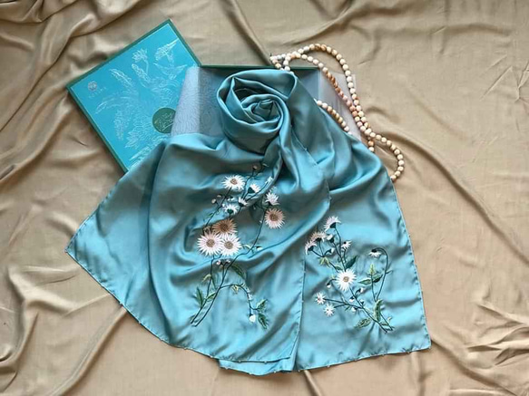 ❤️刺繍のシルクスカーフ、 ベトナムのシルク100%、BLUE