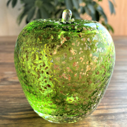 玻璃杯中的蘋果綠 第2張的照片