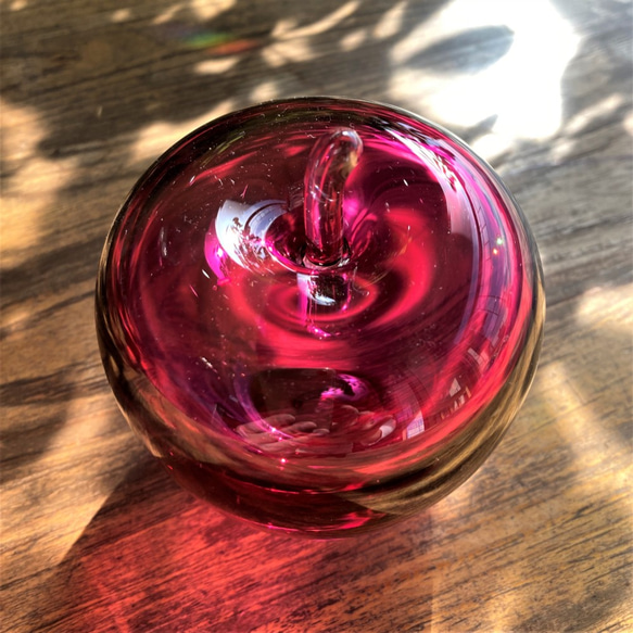 ガラスのリンゴ　ルビー 3枚目の画像