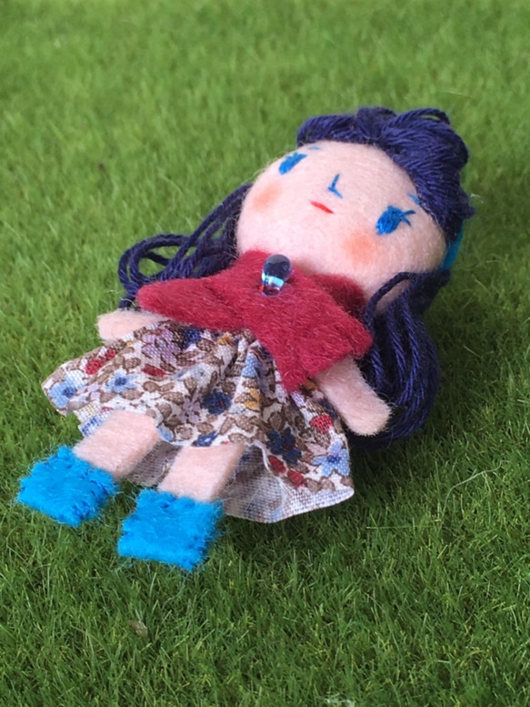 おままごとに　手のひらサイズの小さなお人形　いっしょにおでかけおりたたみハウスで遊べます。mimi doll 5 3枚目の画像